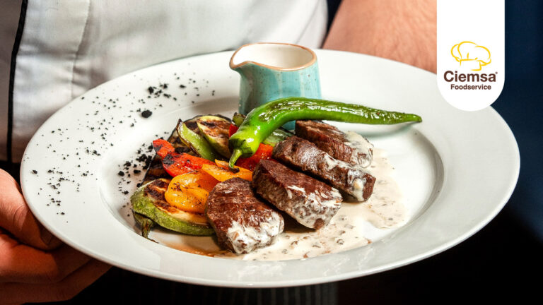 Cómo evitar las mermas en tu cocina profesional (y por qué un buen proveedor hace toda la diferencia)